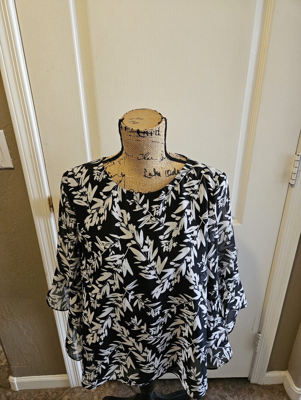 NEW ☆ Kasper Top/Blouse, Size Large, Brand NEW!